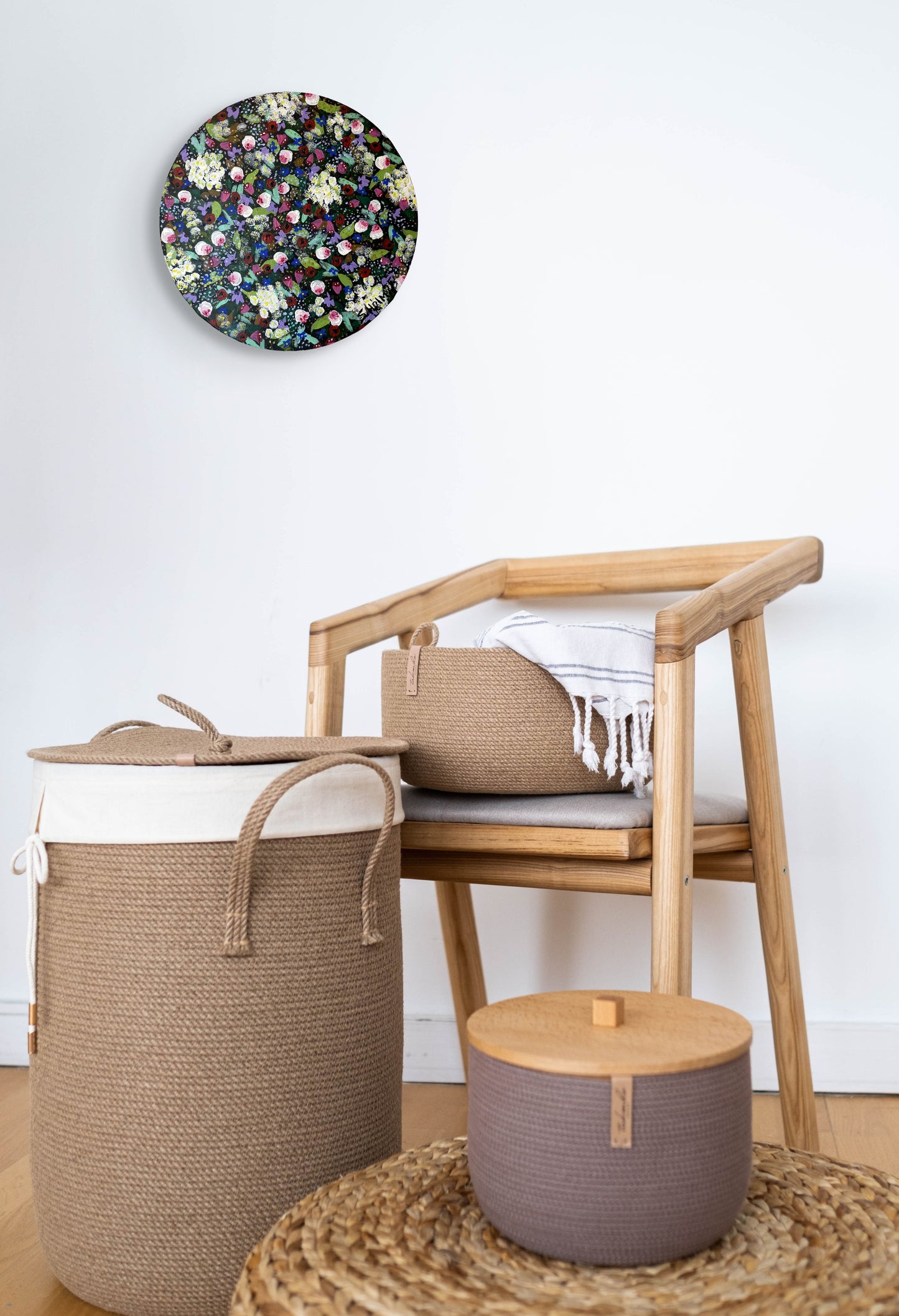 Blómadúlla - 2025, akrýl á striga 25 sm. í þvermál