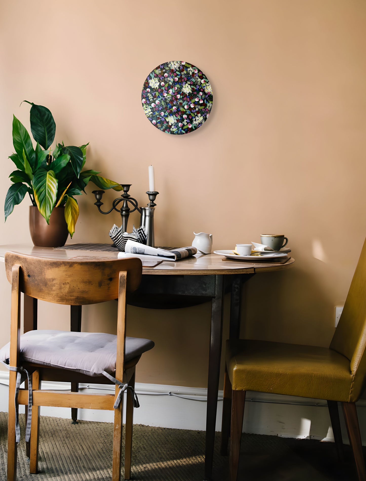 Blómadúlla - 2025, akrýl á striga 25 sm. í þvermál