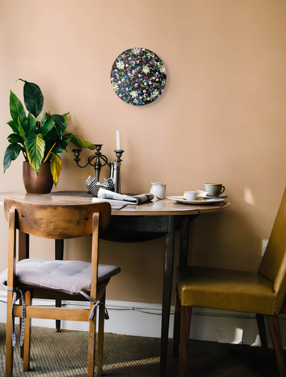 Blómadúlla - 2025, akrýl á striga 25 sm. í þvermál