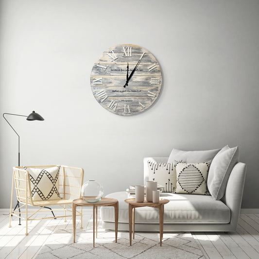Farmhouse grá-hvít - 60cm veggklukka úr við – handsmíðuð í rustic sveitastíl frá RÓT SG Handverk